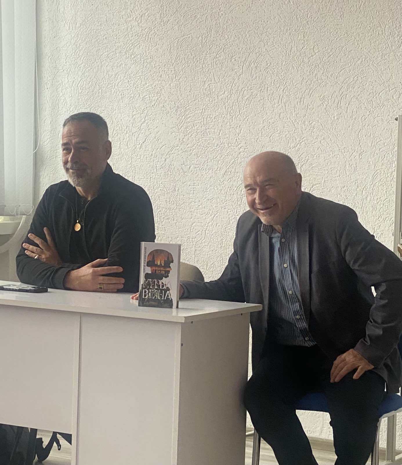  Модератором зустрічі виступив кафедри журналістики Олександр Вільчинський 